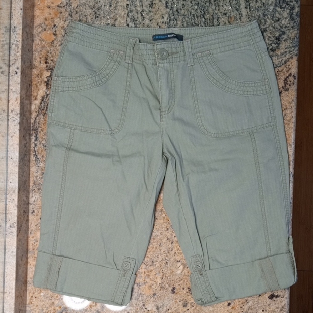 French Cuff Green Cargo Shorts/Capri Pants Casual Comfort. Size 6P - Picture 3 of 10